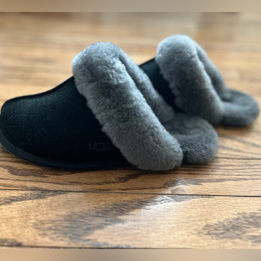 EUC UGG Scuffette II Size 8 Color Black/Grey II